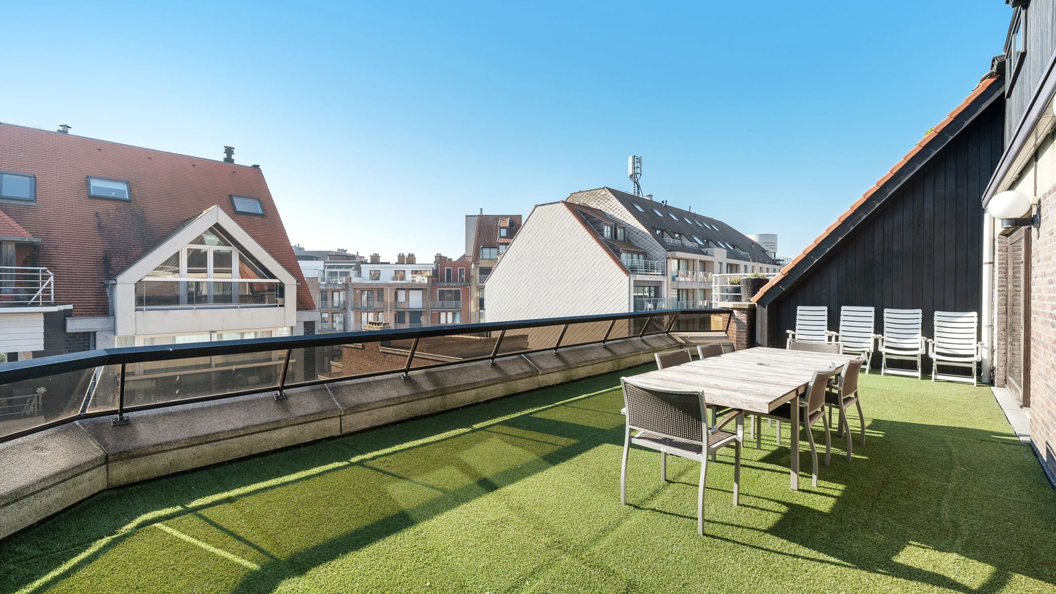 Schitterend duplexappartement met enorme zonneterrassen vlakbij de zeedijk foto {{pictureIndex}}