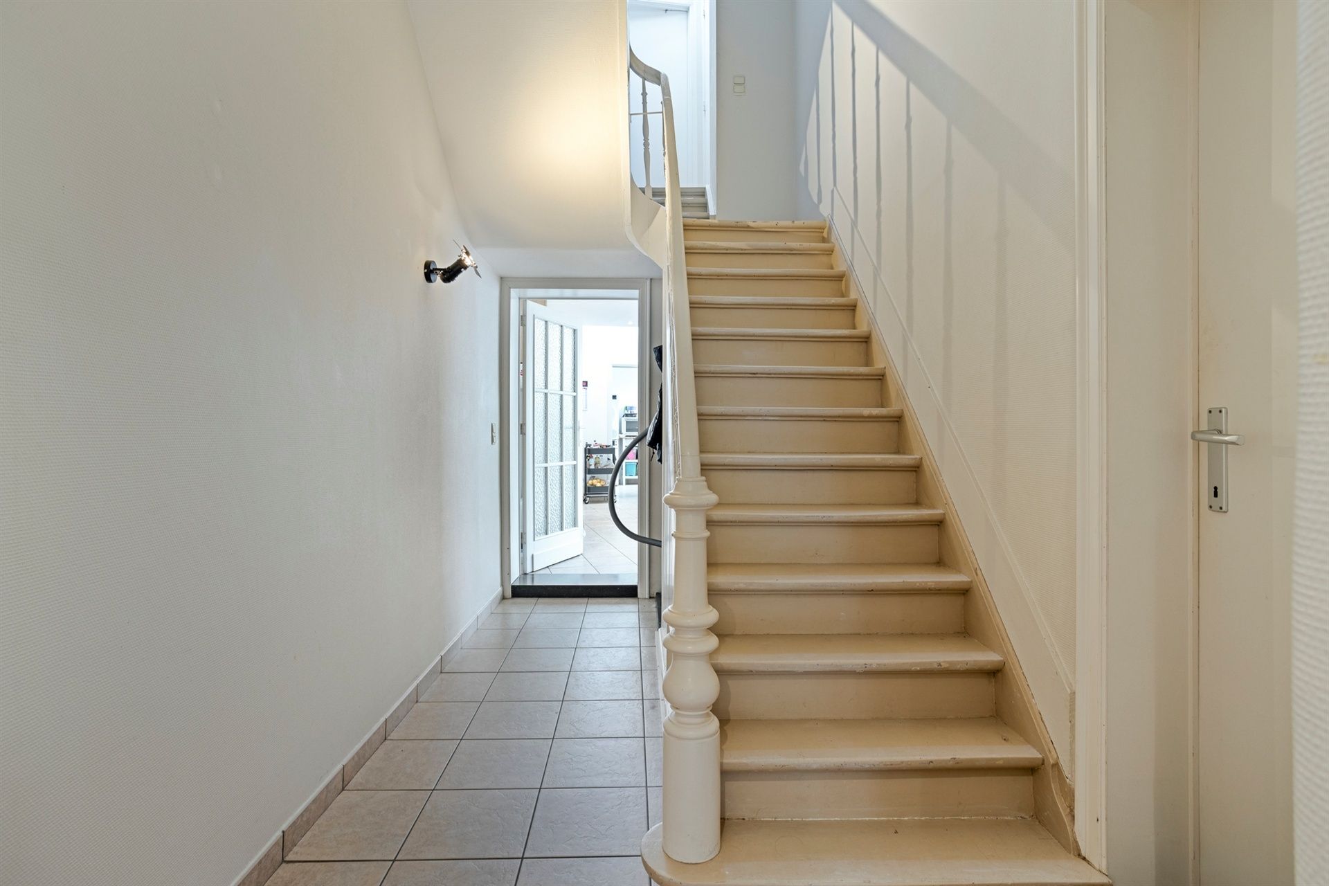 Instapklare rijwoning met stadskoer in hartje Merchtem foto 4