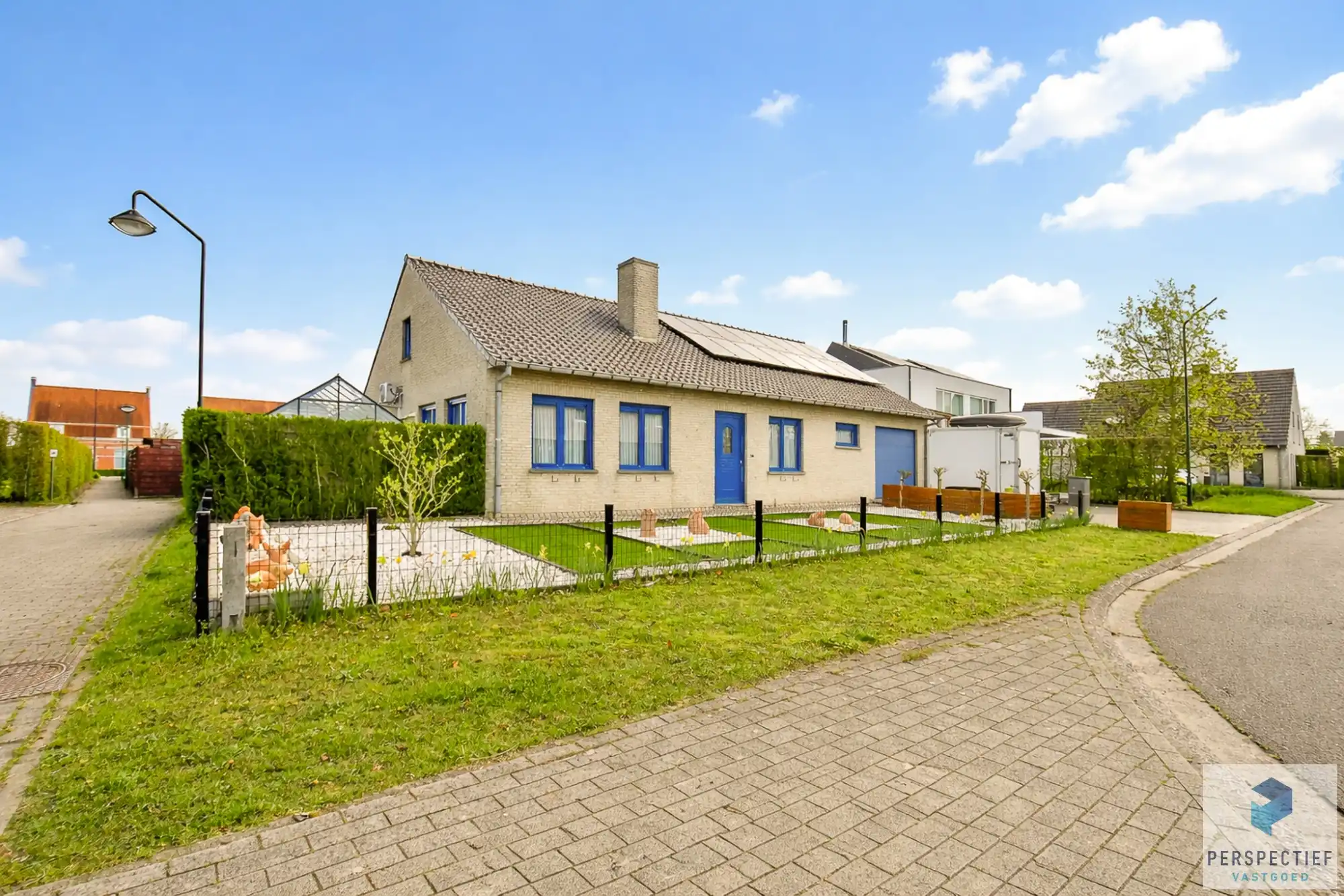 UITSTEKEND GELEGEN GELIJKVLOERSE WONING foto {{pictureIndex}}