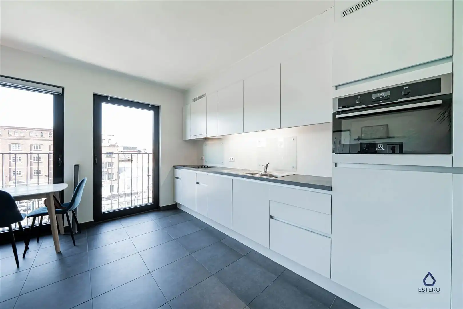 Modern 2-slpk.-appartement met 2 terrassen aan het kanaal foto 5