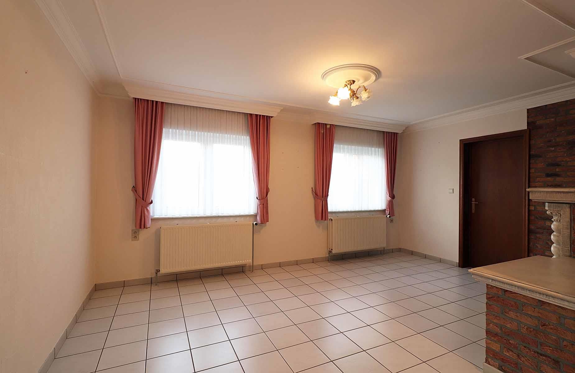 Ruime woning met 4 slpk. en garage in centrum Molenbeersel.  foto 8