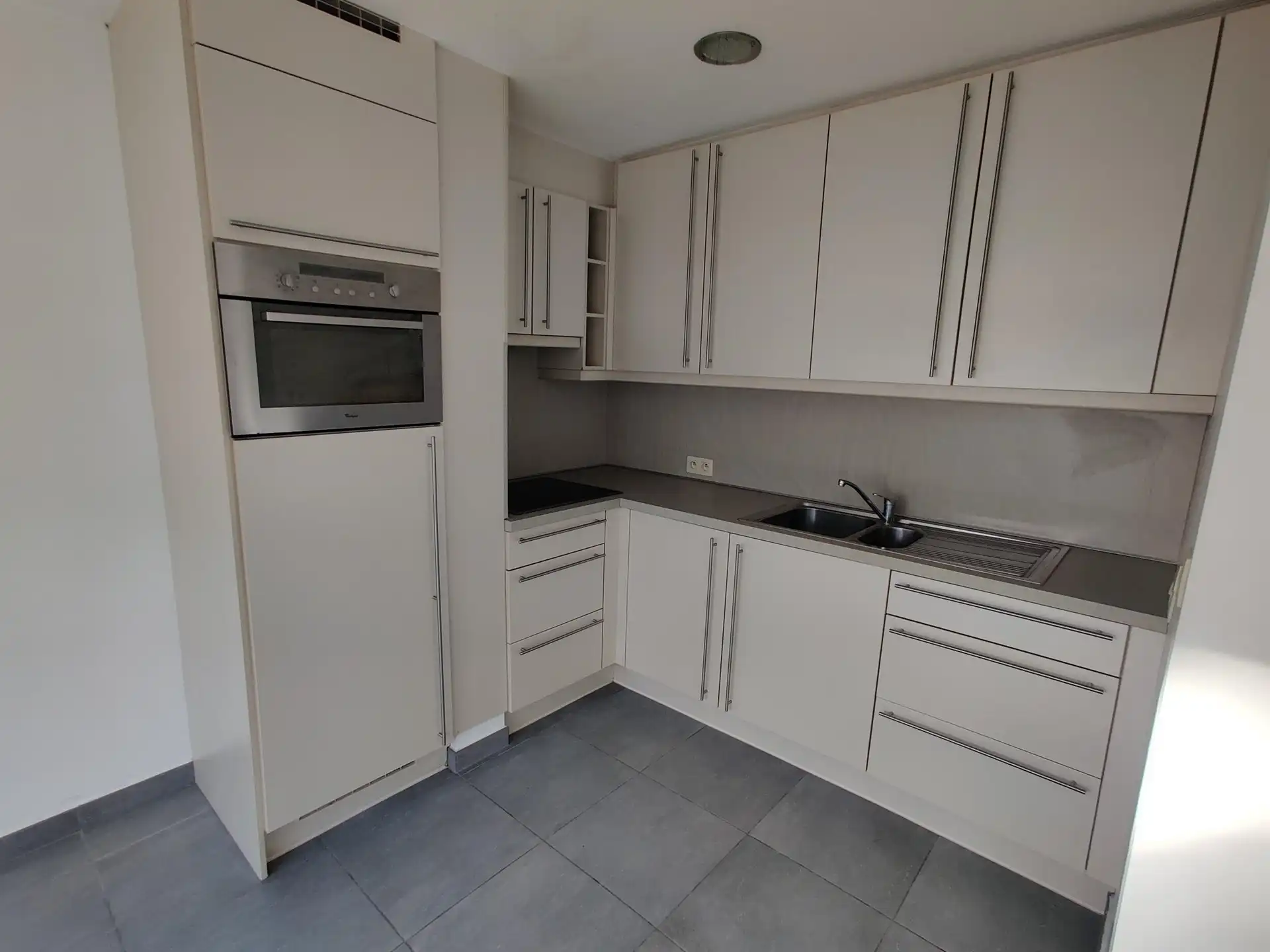 Ruim appartement met twee slaapkamers in centrum Aalst foto 3