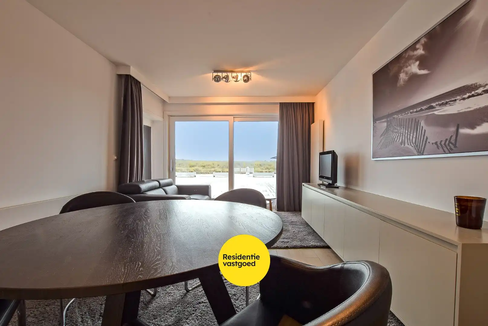 Prachtig afgewerkt appartement (45m²) met frontaal zeezicht op de zeedijk van Nieuwpoort!  foto 11