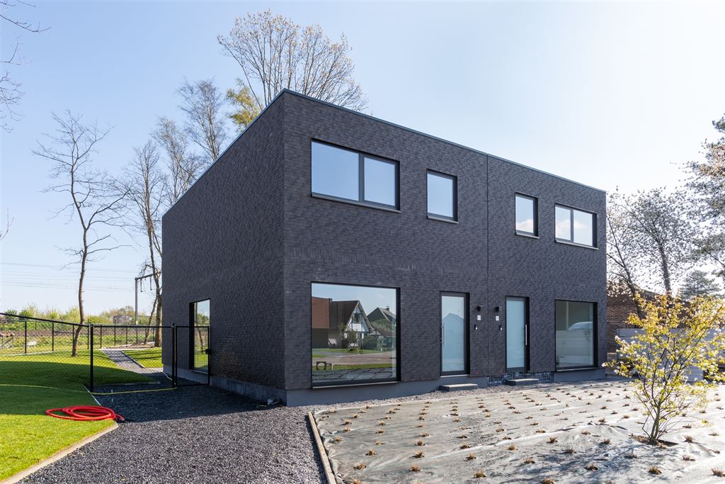 Nieuwbouwwoning met 4 slpk en mooie tuin! foto 17