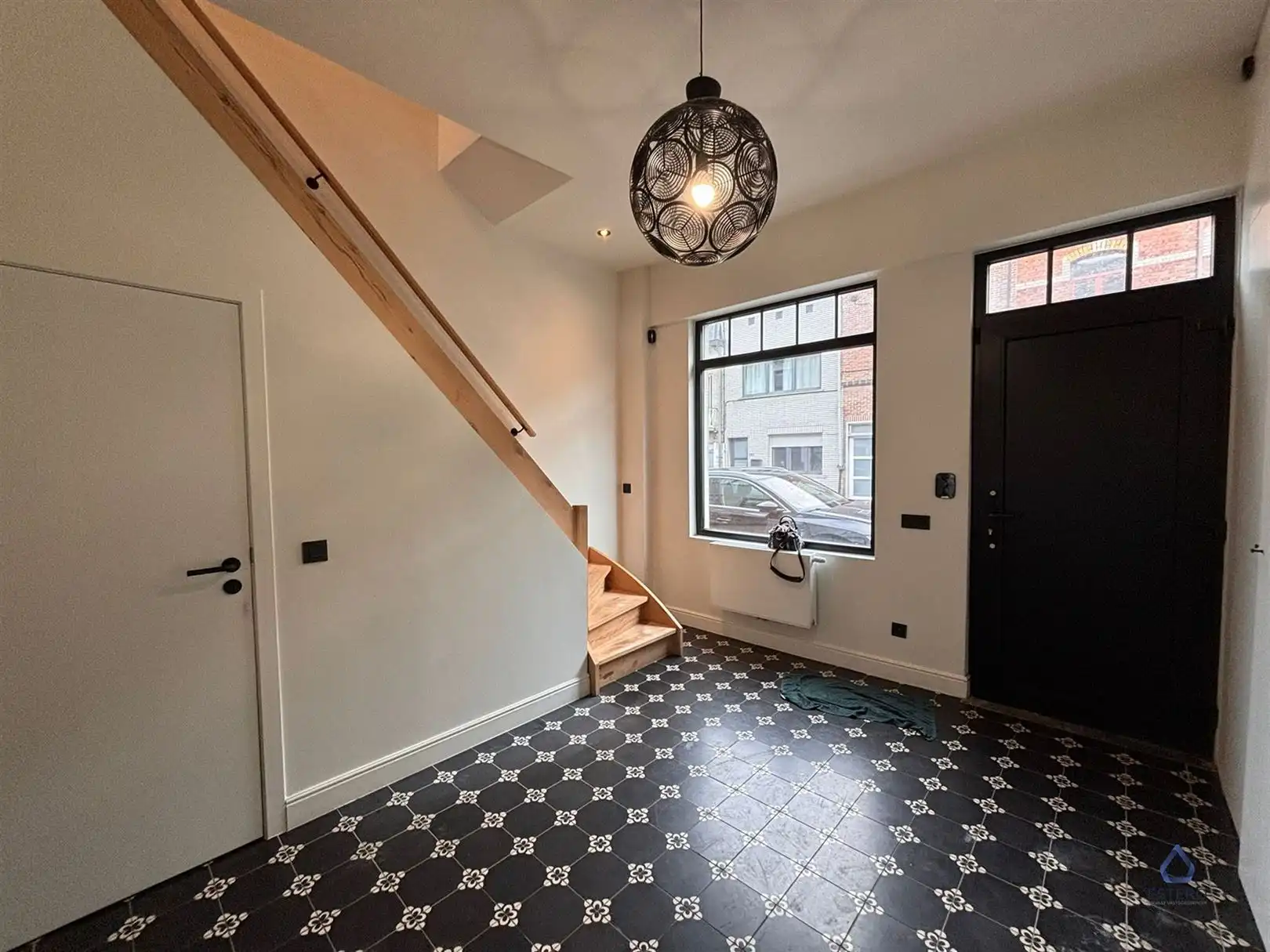 Ruime gezinswoning met drie slaapkamers  foto {{pictureIndex}}