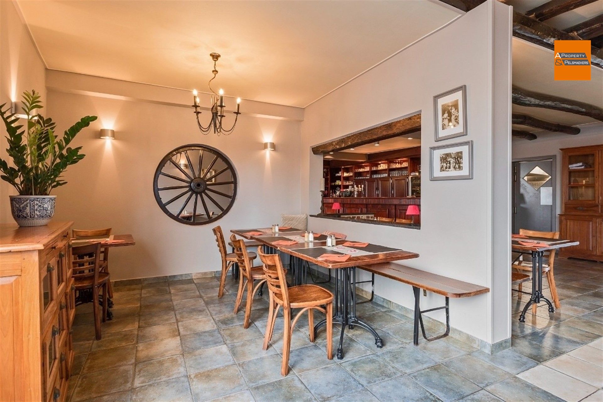 Goed draaiende restaurant met instapklare woonst  foto 8