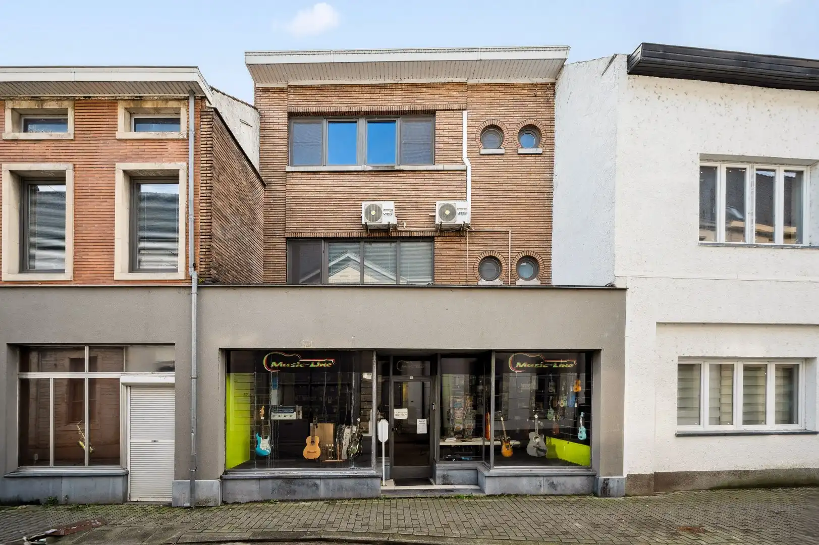 Hoofdfoto van de publicatie: 2 gekoppelde woningen met handelsruimte en woonst