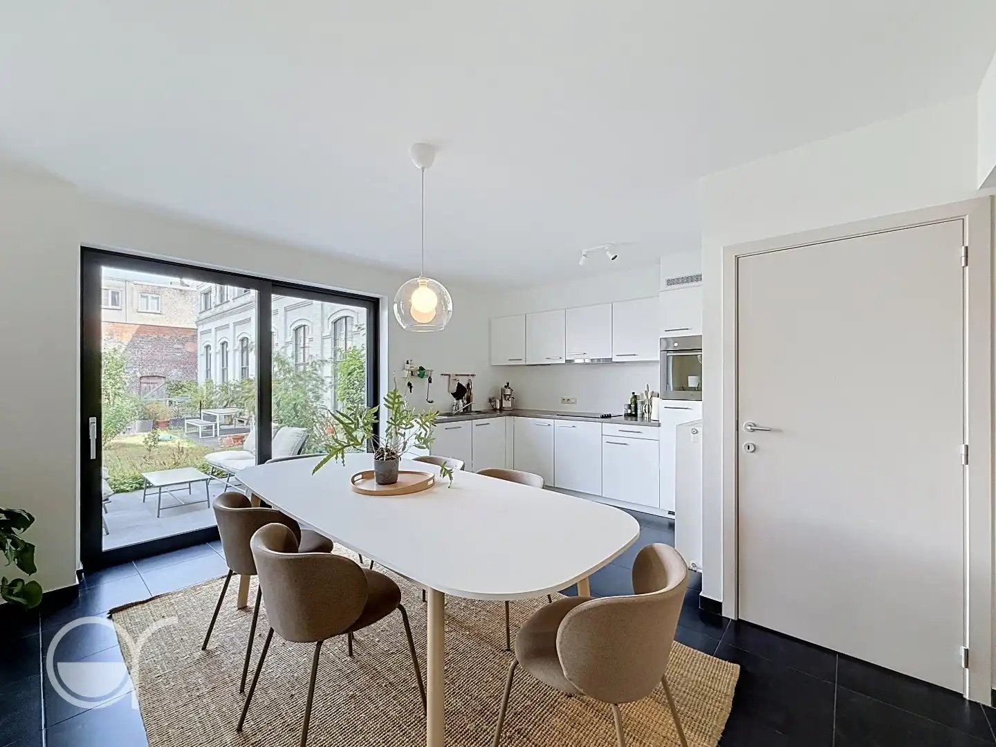 Ruim gelijkvloers appartement met terras, tuin en autostaanplaats in Gent foto 3