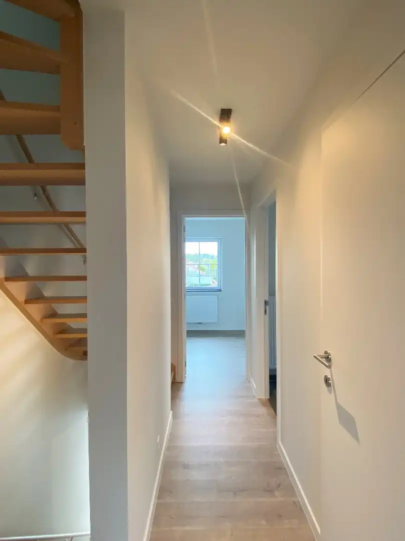 VERRASSEND RUIME WONING GELEGEN IN RUSTIGE WOONWIJK TE PITTEM foto 8