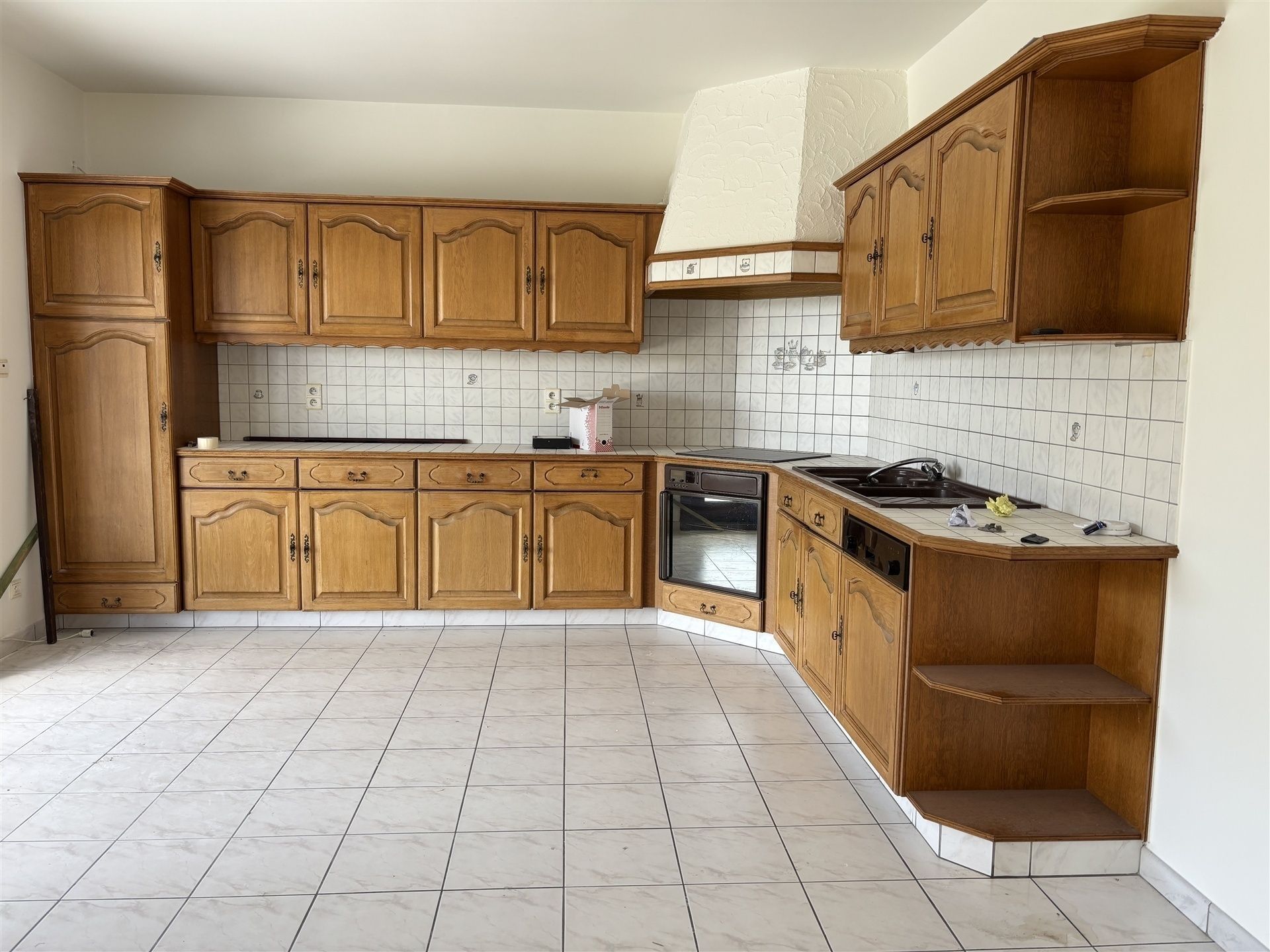 Ruime woning met grote tuin in een rustige straat foto 12