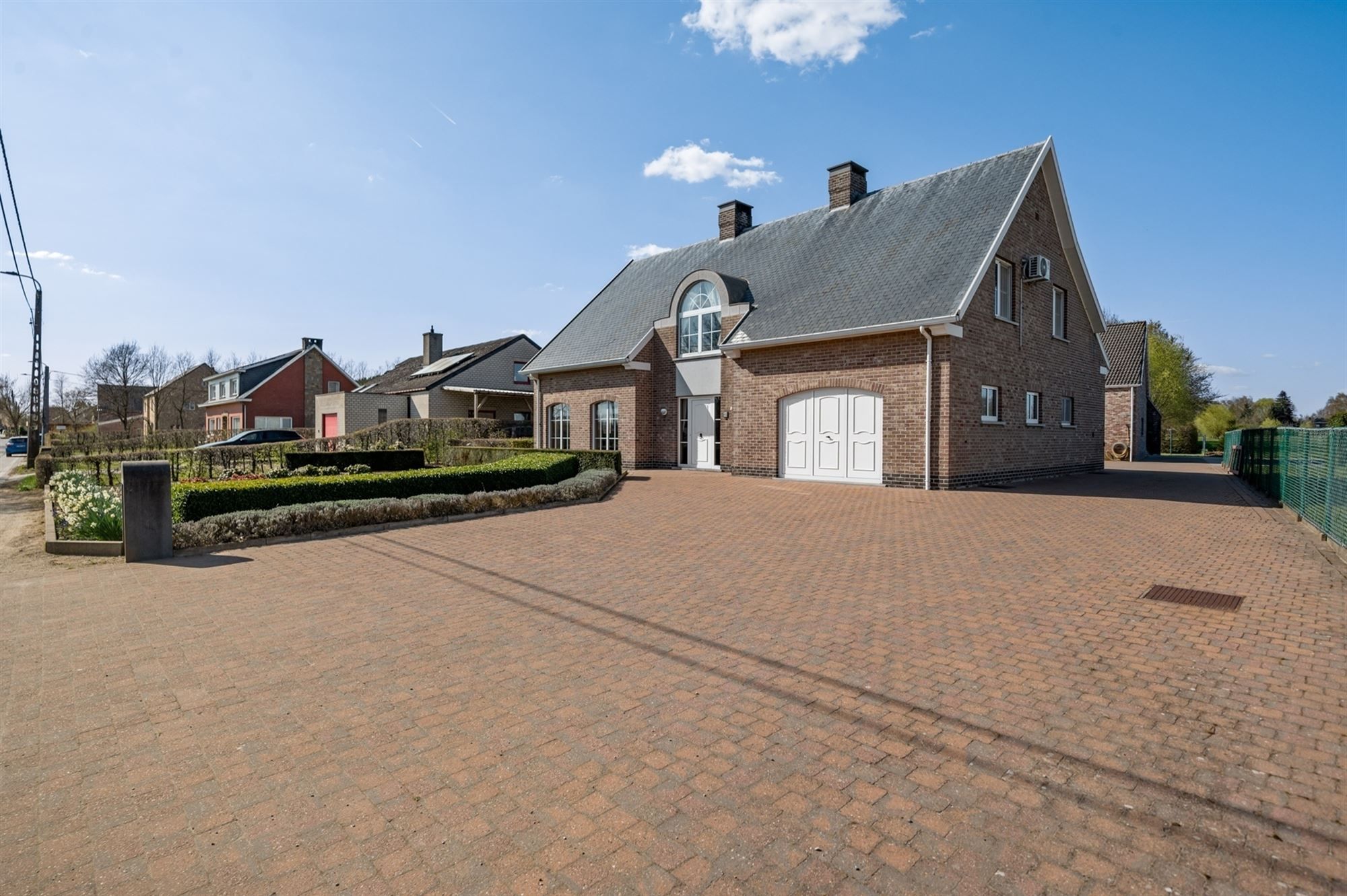 Standigvolle woning met bijgebouw te Putte foto 2
