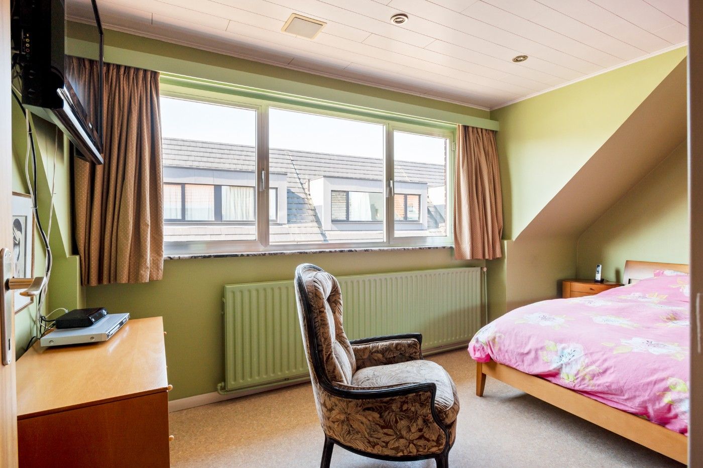 Te renoveren woning met 2 à 3 slpk., inpandige garage, dubbele garage en tuin foto 13