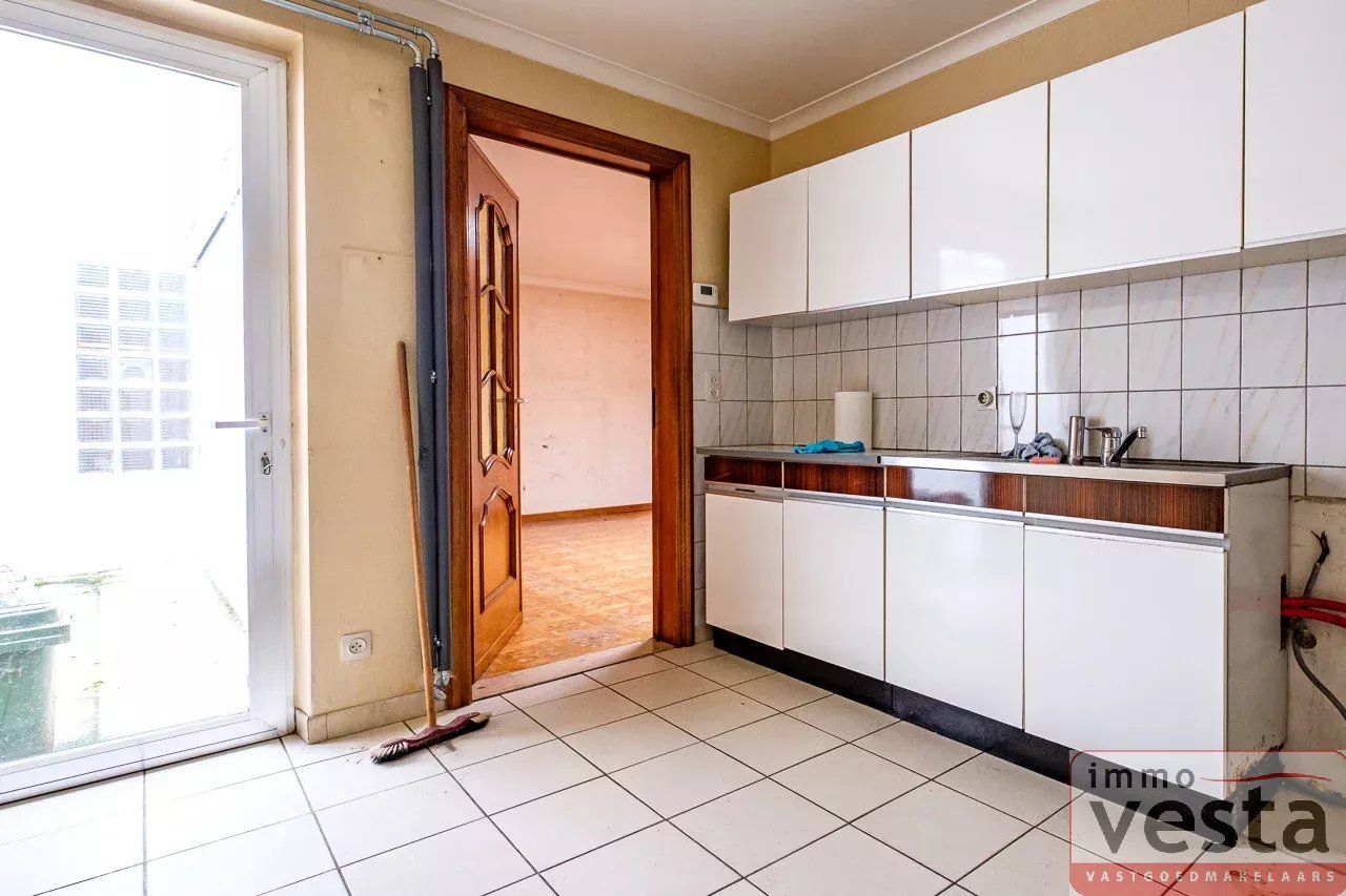Te renoveren handelsruimte met woonst op toplocatie foto 7