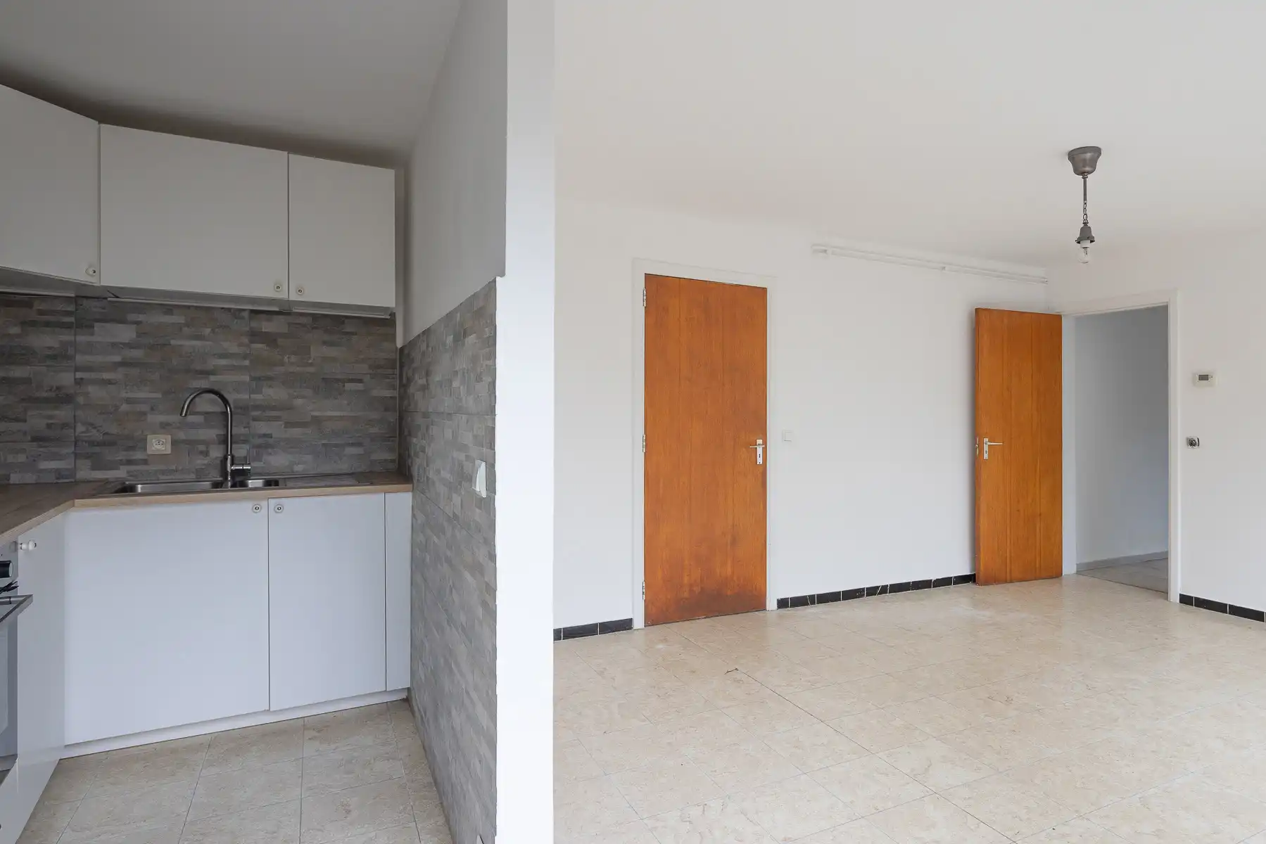 Te renoveren appartement met één slaapkamer  foto 3