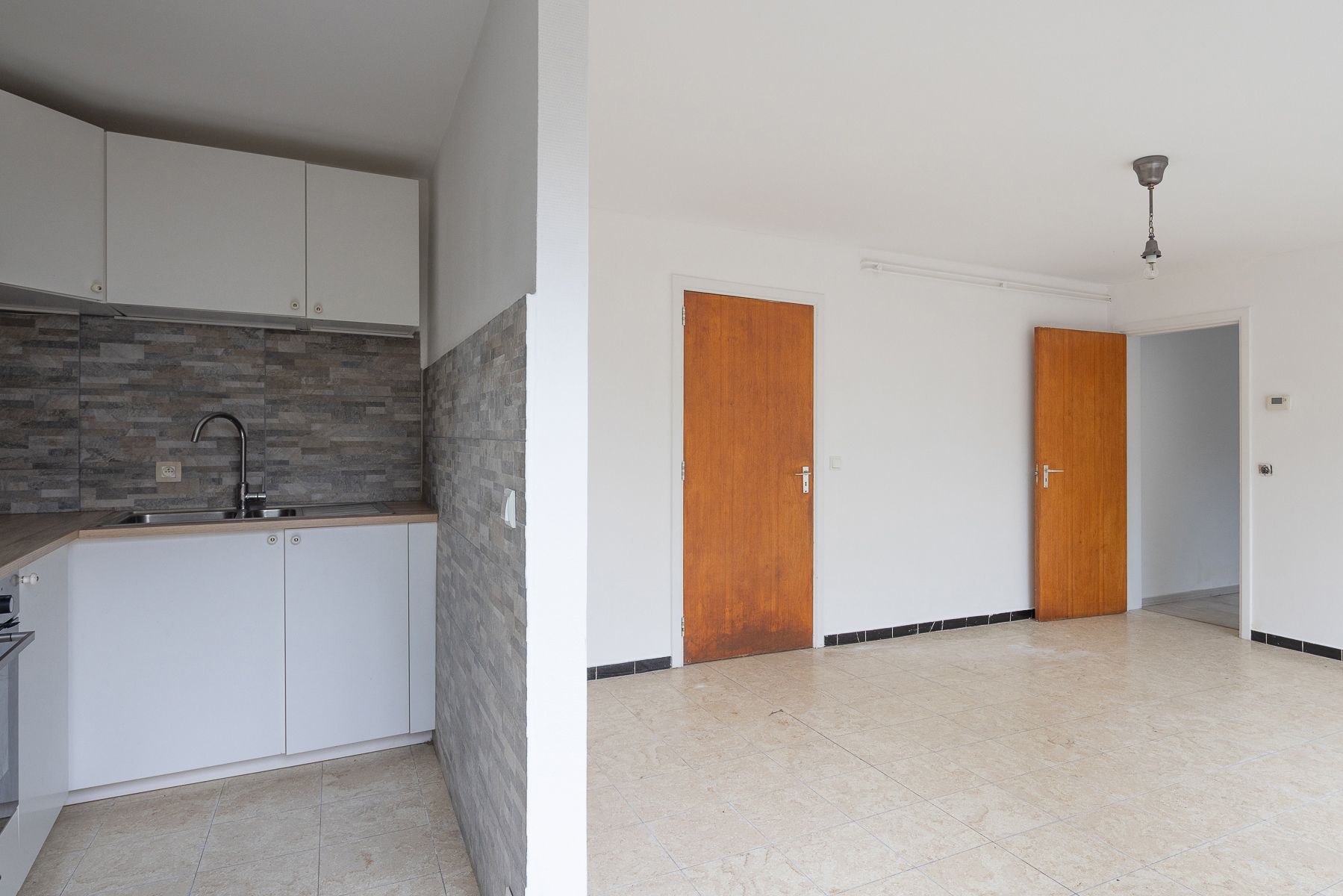 Te renoveren appartement met één slaapkamer  foto 3