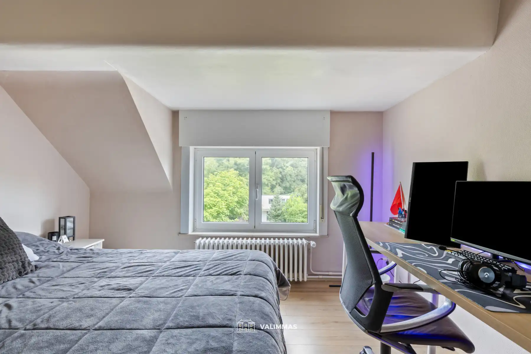 Verzorgde en welgelegen rijwoning met ruime garage, tuin... foto 14