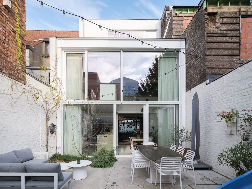 Prachtig gerenoveerde (Volt Architecten) interbellumwoning met vier slaapkamers, twee badkamers en zonnige stadstuin nabij de Bijloke. foto 10