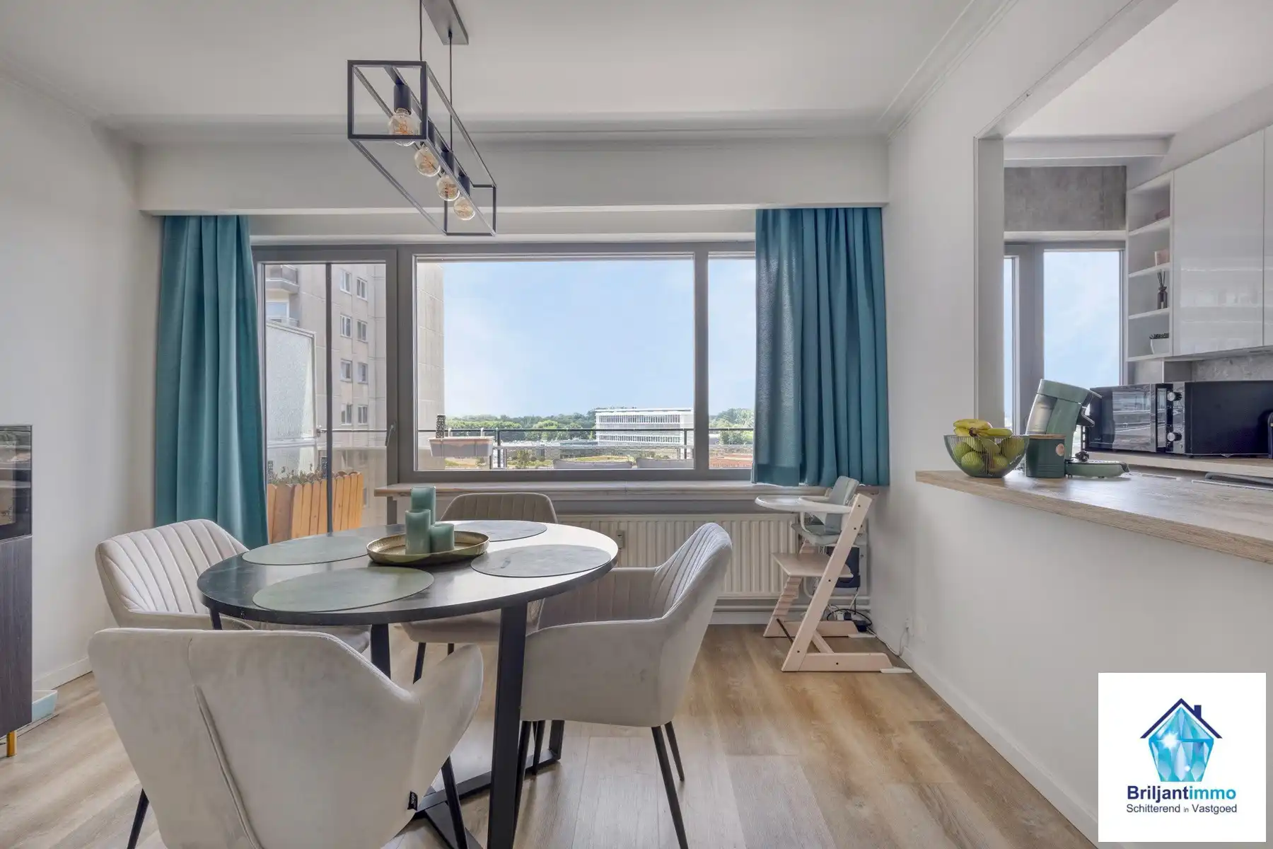 Lichtrijk appartement met terras en 2 slp op toplocatie! foto {{pictureIndex}}