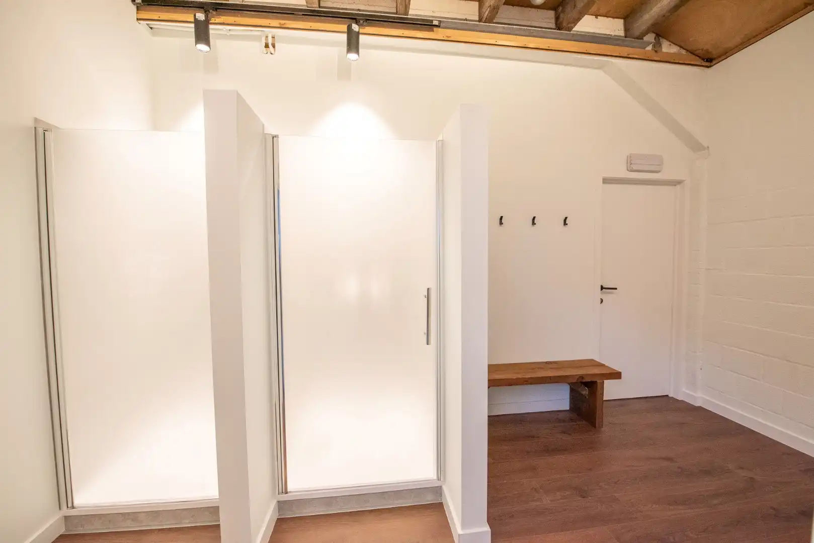 Ruime multifunctionele handels- of bureauruimte van ca. 200 m² foto 9