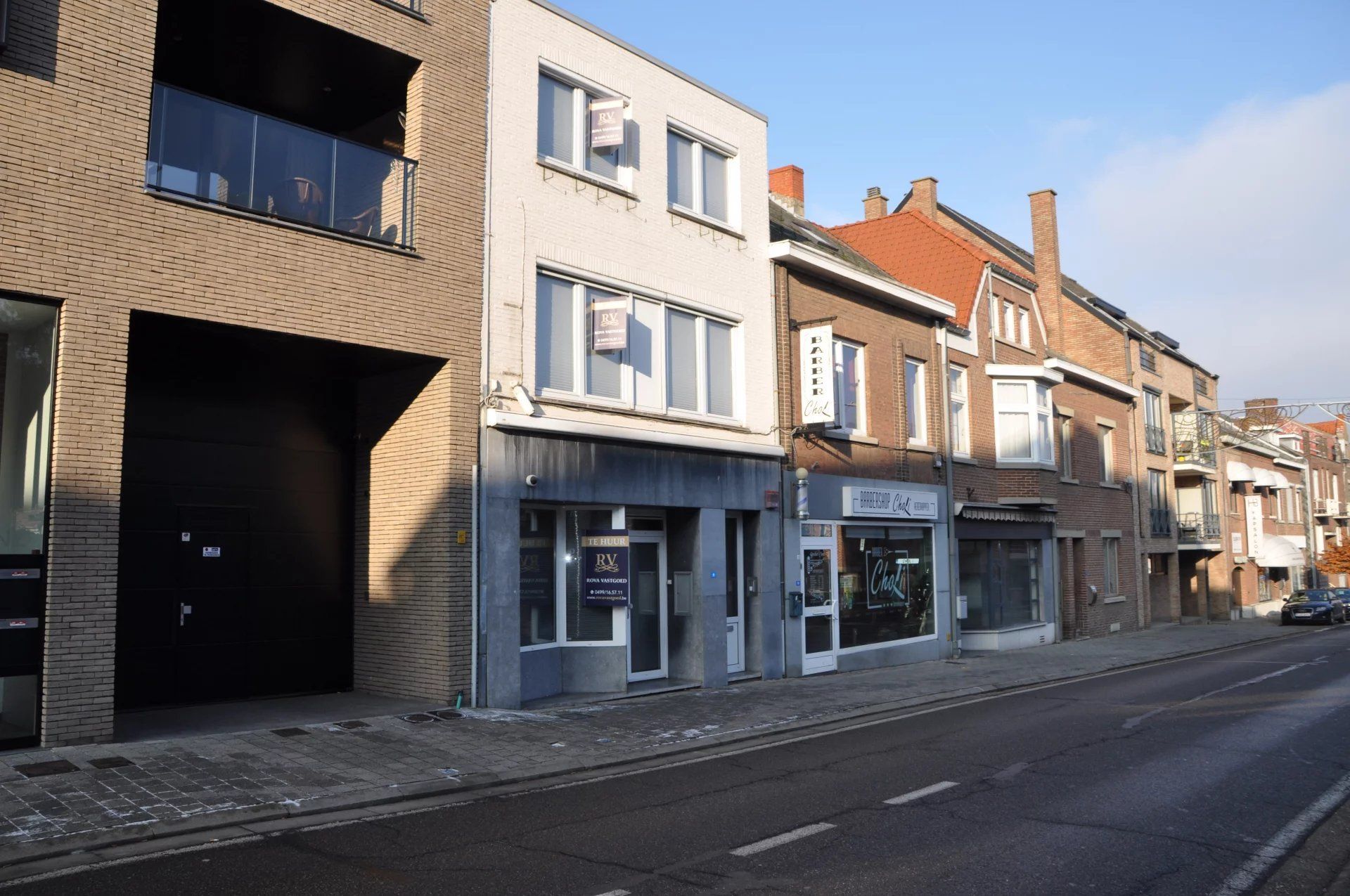 UNIEK HANDELSPAND VAN 110M² MET DUPLEXAPPARTEMENT MET 3 SLPK IN LANAKEN CENTRUM foto 4