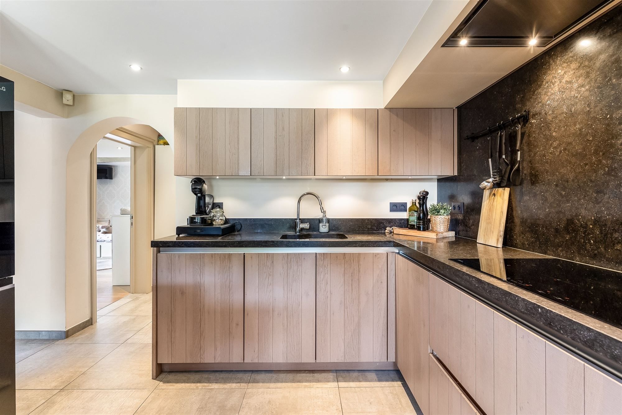 CHARMANTE WONING MET 5 SLAAPKAMERS OP UNIEK GELEGEN PERCEEL VAN 6600M² foto 8