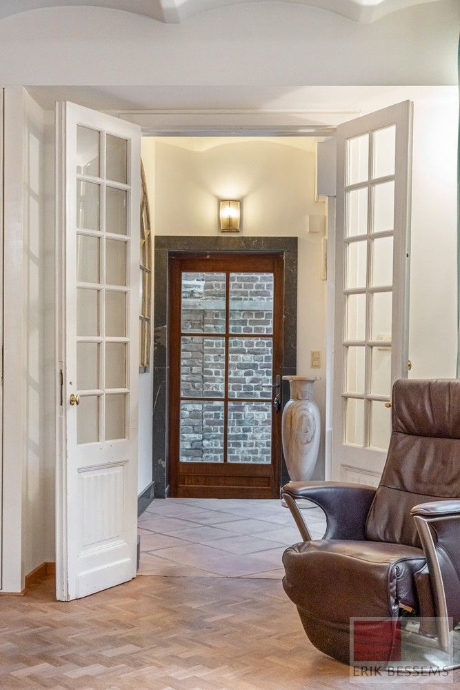 Prachtige gezinswoning met historie, 3 slaapkamers, royale badkamer en een super gezellige woonkamer met een woonoppervlakte van ca. 150m² foto 2