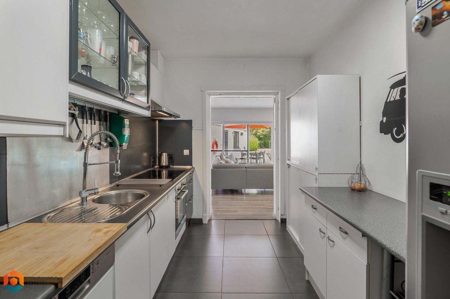 Gelijkvloerse woning met 3 slpkrs, ruime tuin en zwembad foto 6