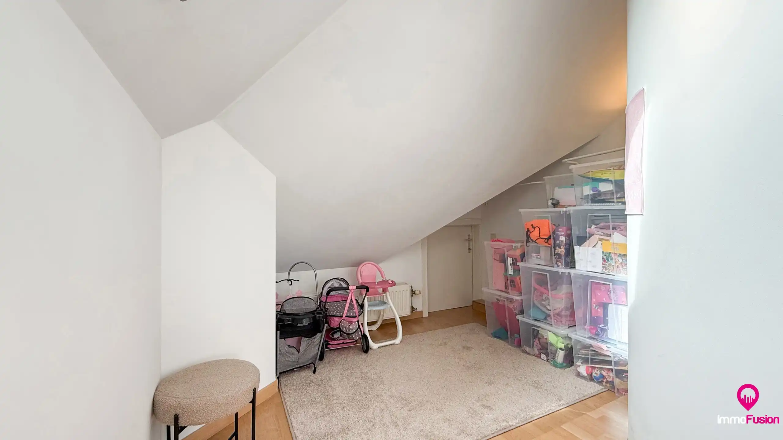 Ruim appartement met 4 slaapkamers en parking in Tuilt! foto 32