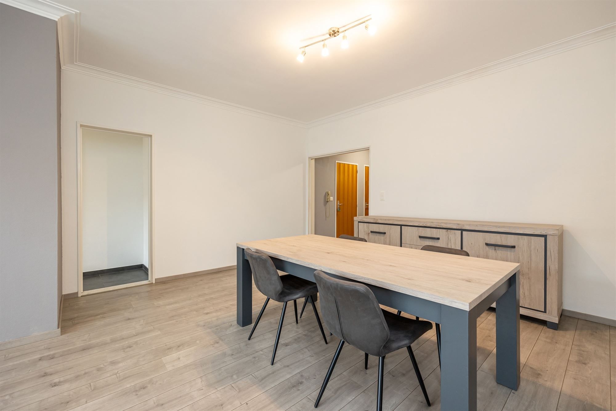 Ruim appartement met 2 slpk en 2 zonnige terrassen in Borsbeek! foto 3