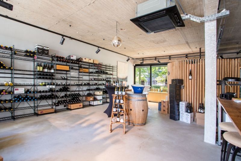 Prachtig handelspand met 2 grote etalages, gratis parking! Toplocatie Patio Donk! foto 18