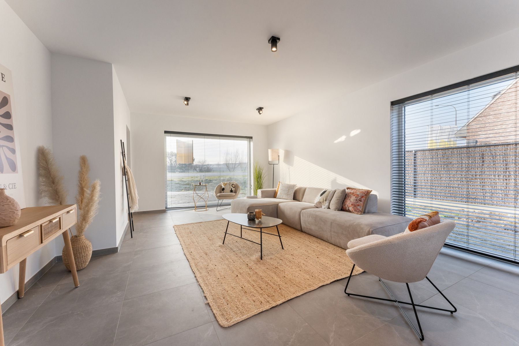 Moderne, halfopen woning foto 4