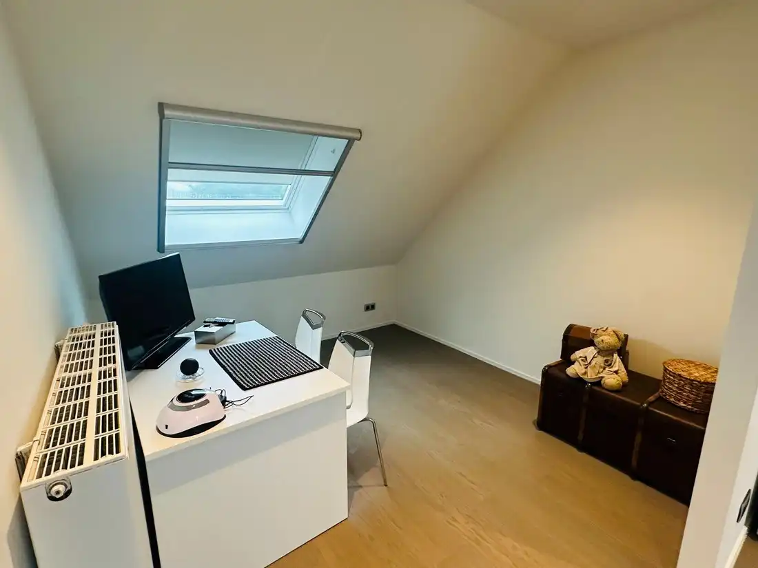 Stijlvol gerenoveerde woning op een strategische locatie foto 10