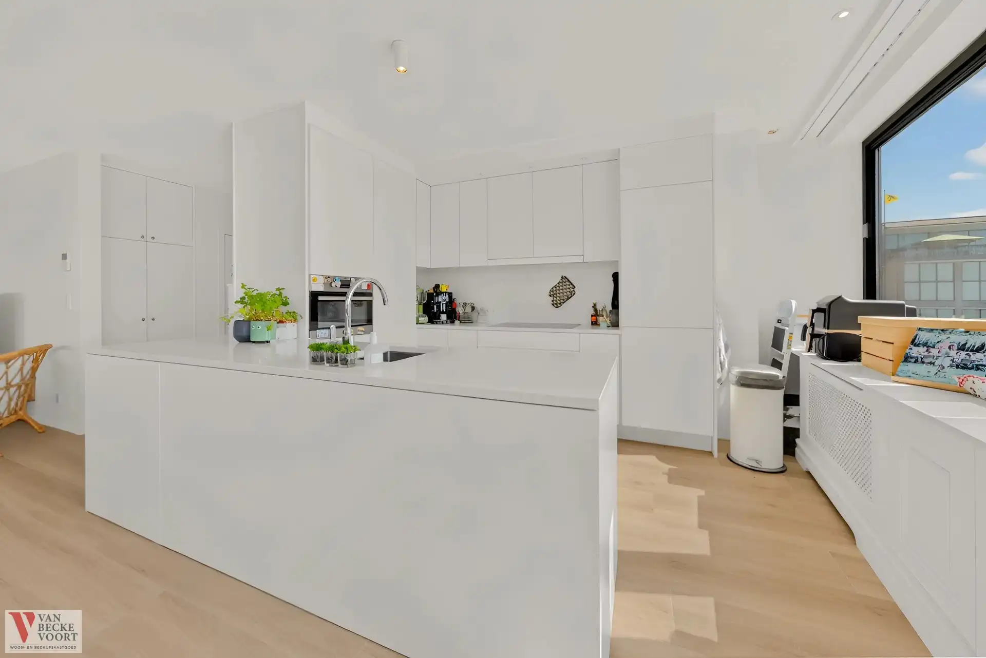 Wonen aan het park: stijlvol gerenoveerd appartement met uitzonderlijk uitzicht foto 10