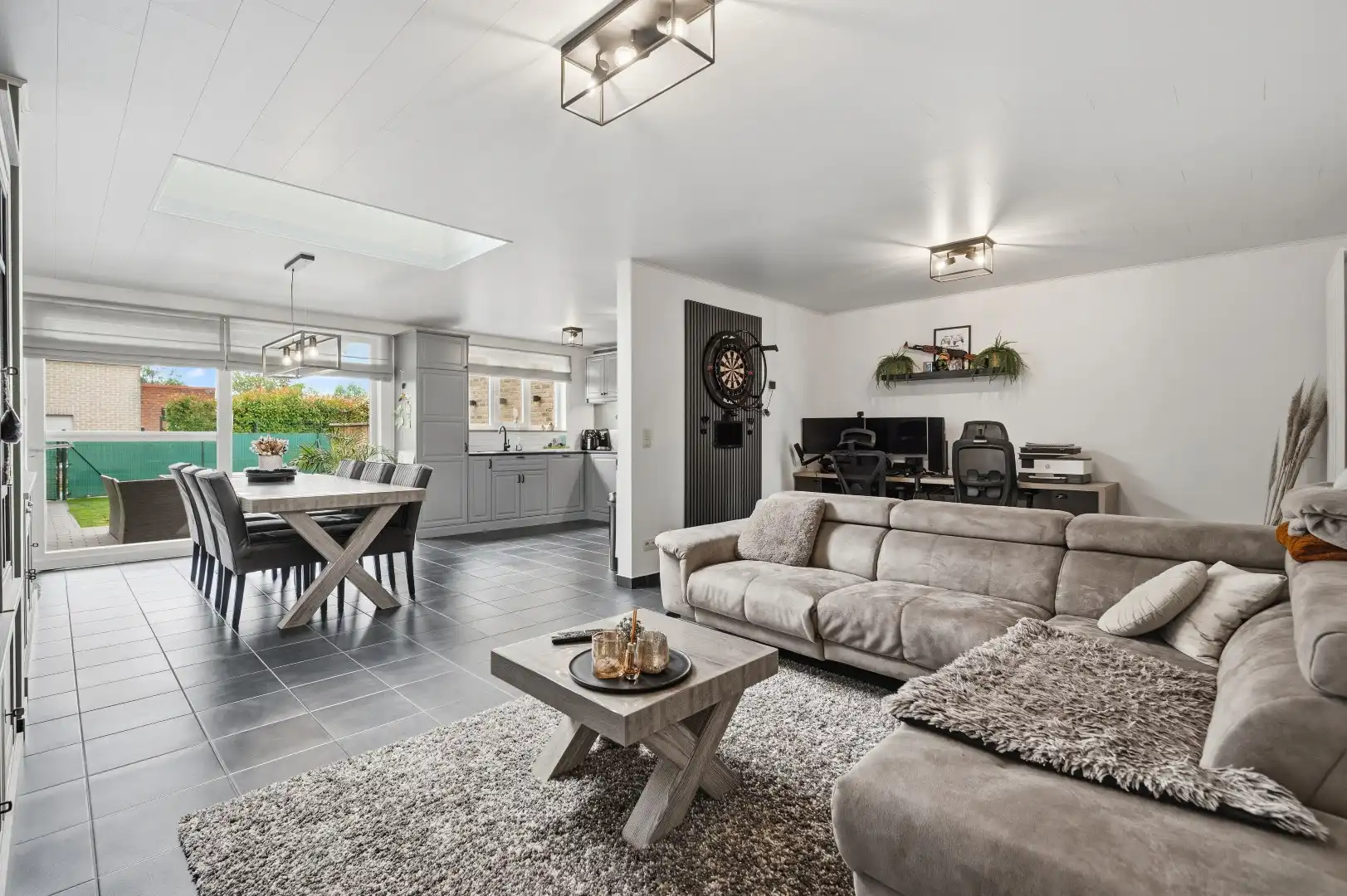 Mooie instapklare gezinswoning met moderne indeling en gezellige tuin foto 8