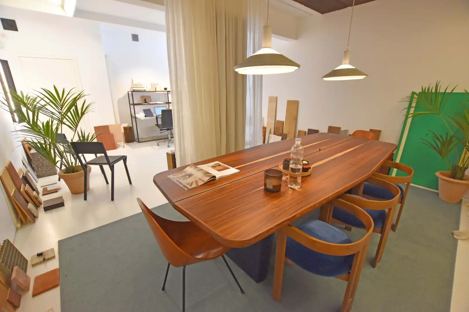 Mooi gerenoveerd, goed gelegen handelspand in de Van Bunnenlaan  foto 3