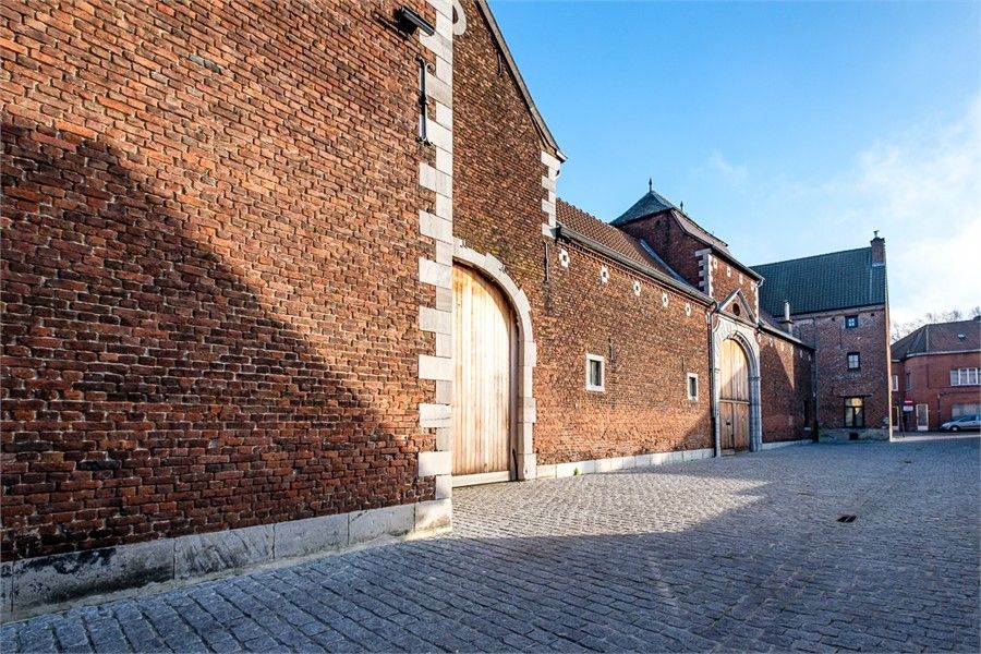 PRACHTIGE GERENOVEERDE HOEVE MET 2 WOONGELEGENHEDEN OP TOPLOCATIE foto 4