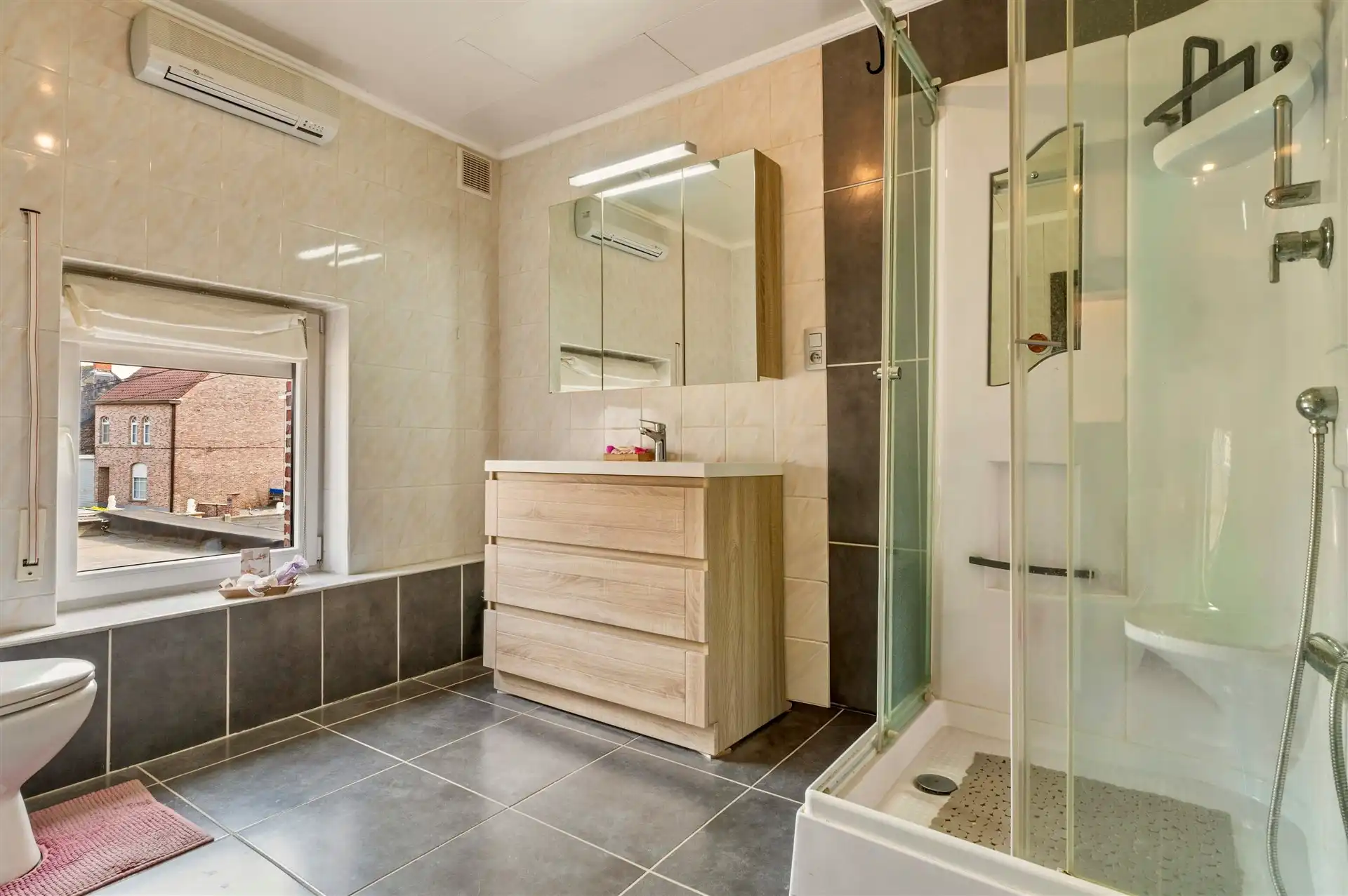 Uiterst charmante woning met 3 slpks, garage en tuin foto 13