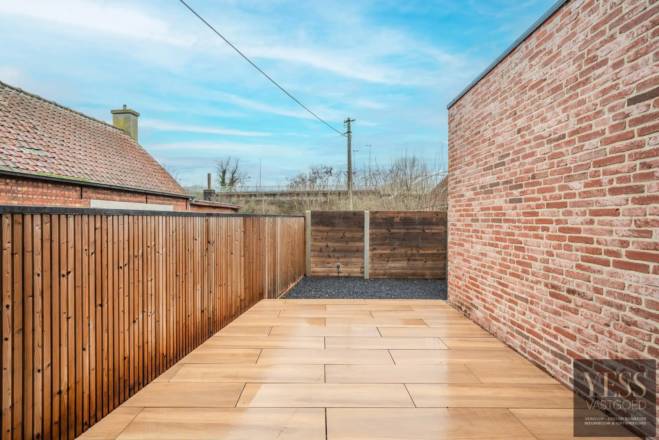 Instapklaar gelijkvloers appartement met terras/tuintje foto 15