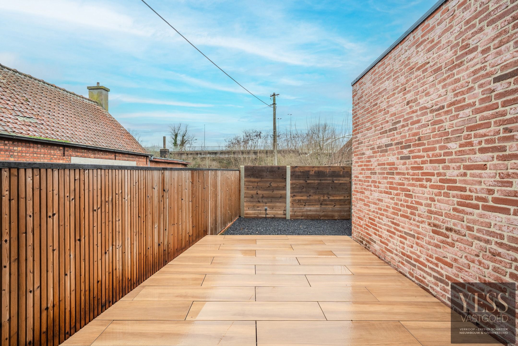 Instapklaar gelijkvloers appartement met terras/tuintje foto 15