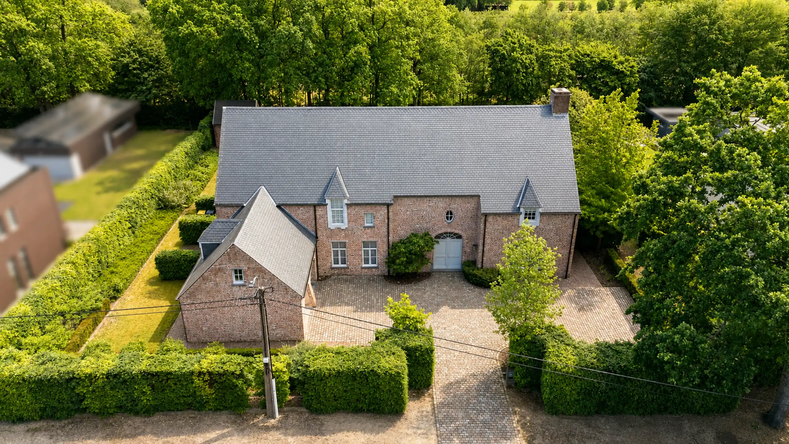 Instapklare villa met 4 slpks en binnenzwembad op 2232m² foto 2