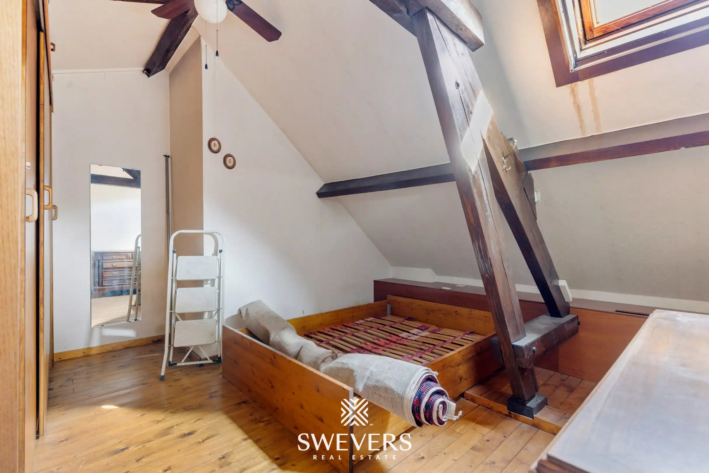 Uitstekend gelegen te renoveren woning met 3 slaapkamers foto 21