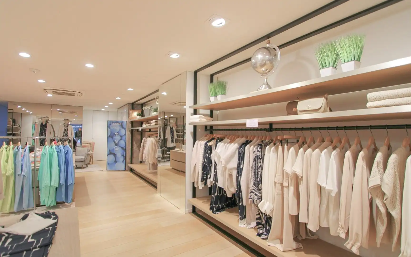 centraal gelegen handelspand Lippenslaan 248 te huur  foto 5