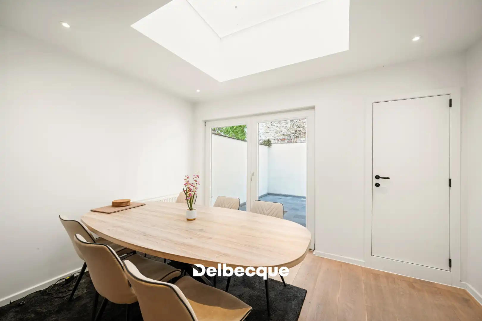 Instapklare rijwoning met 3 slaapkamers in Centrum Brugge foto 3