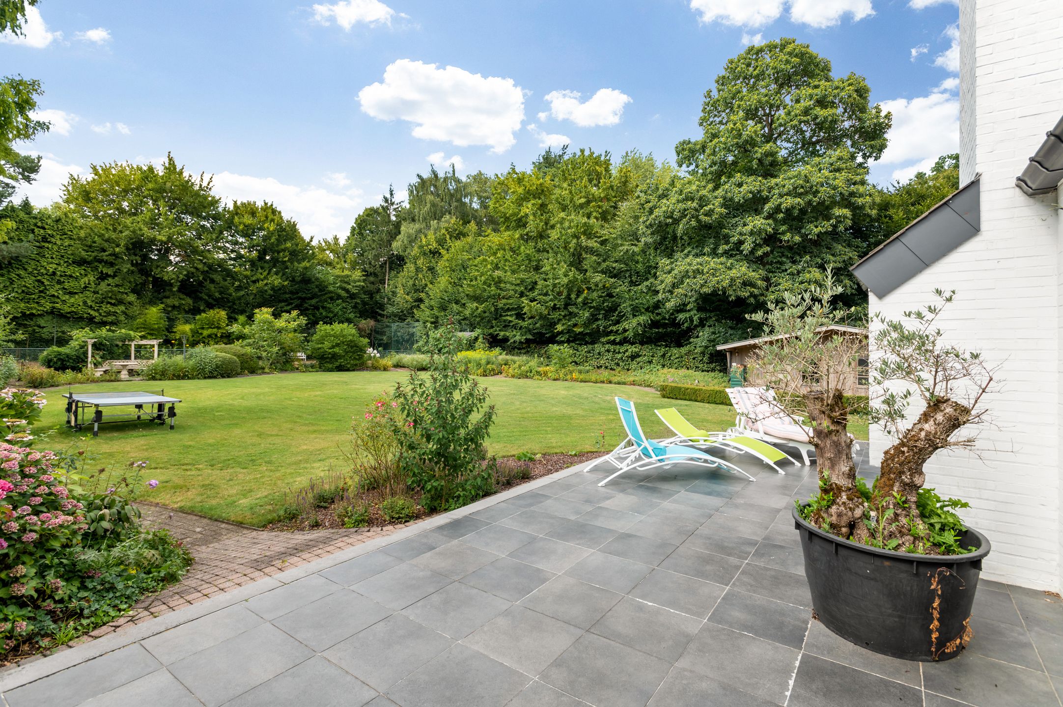 Villa met binnenzwembad en tennisterrein op toplocatie. foto 6