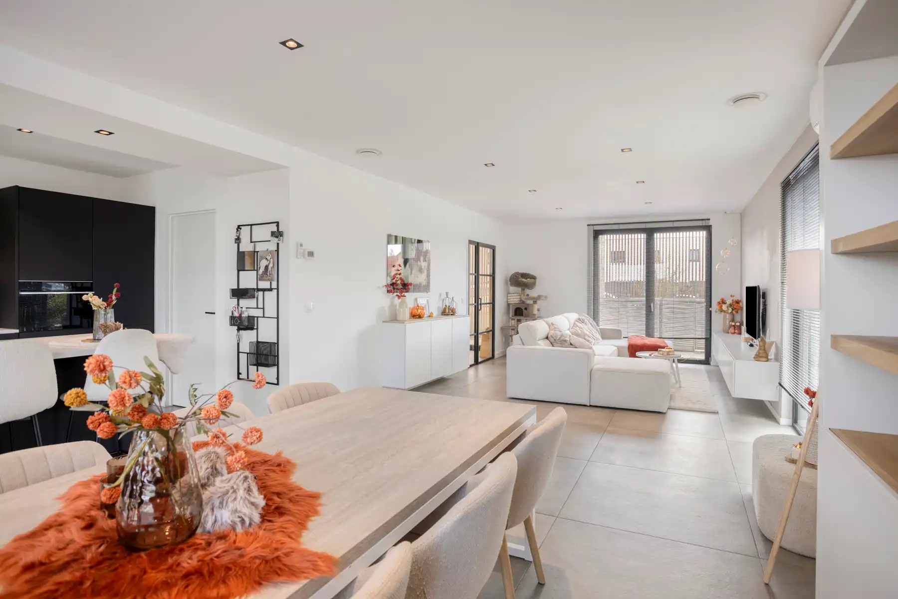 Volledig instapklare moderne halfopen woning in rustige wijk foto 9