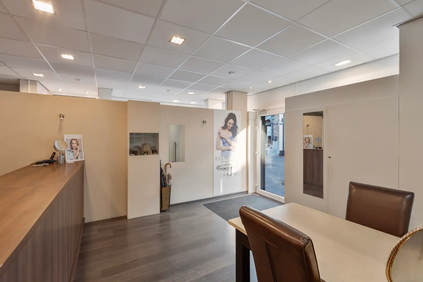 Handelszaak en ruime woning (4 slpk.) in hartje Maaseik.  foto 4