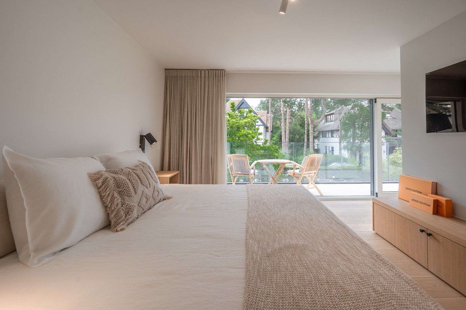 Magnifiek tuinappartement met tuin op het zuid-westen, rustig gelegen in het Zoute. foto 18