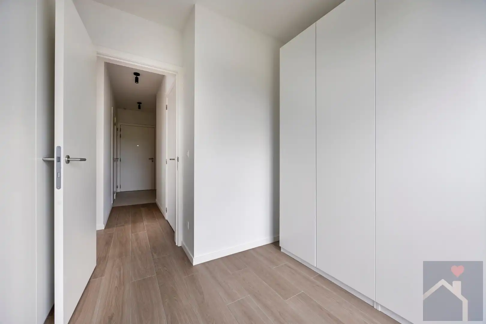 Luxe appartement op 3e verdieping met 2 slaapkamers, terras van 21 vierkantemeter en moderne afwerking in 2025! foto 17
