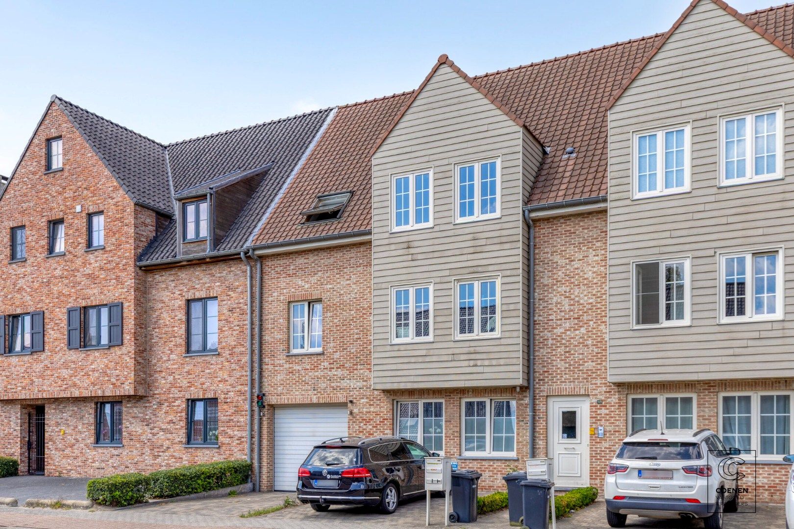 Instapklaar appartement van 94 m² met twee slaapkamers nabij centrum Sint-Lenaarts! foto {{pictureIndex}}