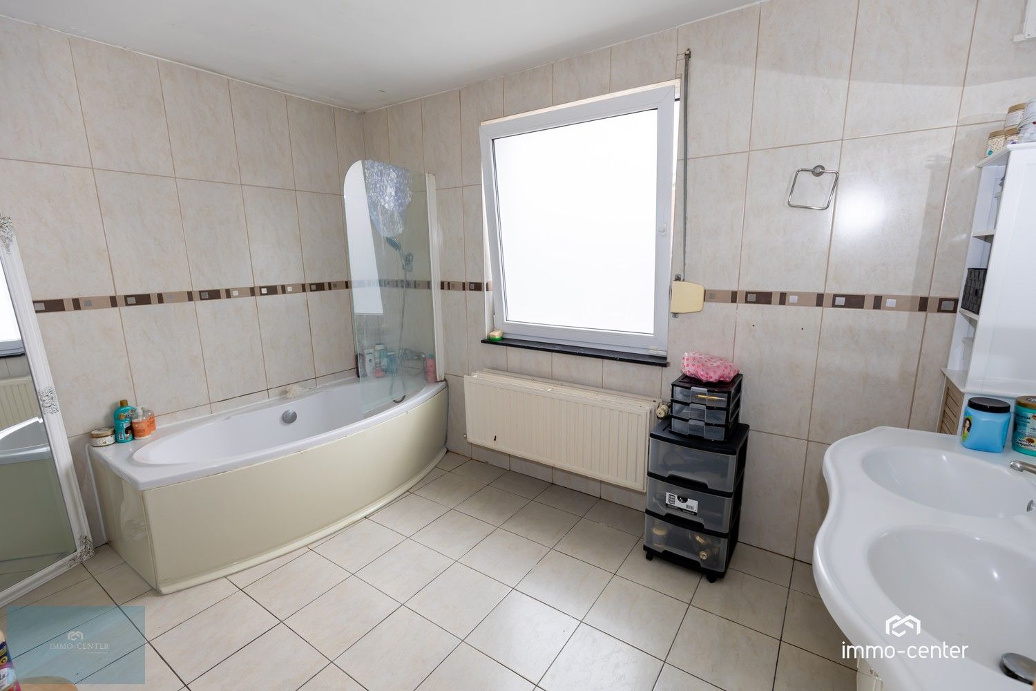 Ruime open bebouwing met westgerichte tuin in Genk foto 15